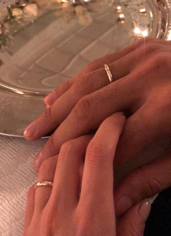 Volkan Babacan spiker Hilal Özdemir'le nişanlandı - Resim: 1