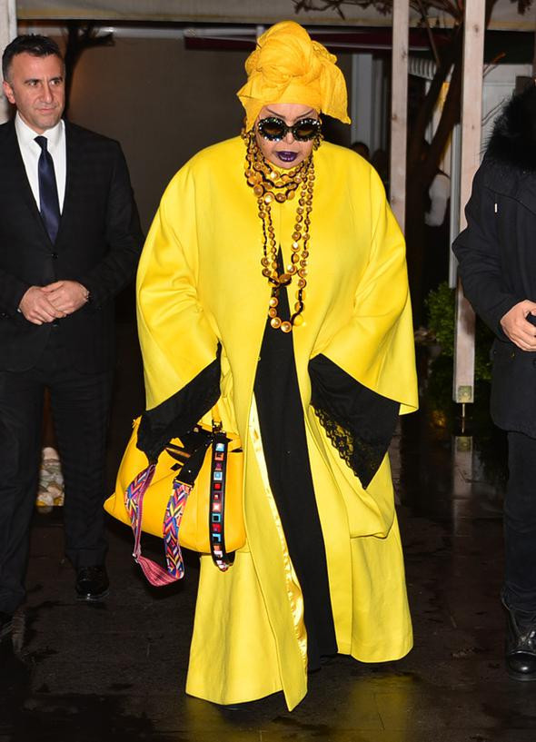 Diva stili! Çantasının fiyatı dudak uçuklattı - Resim: 1