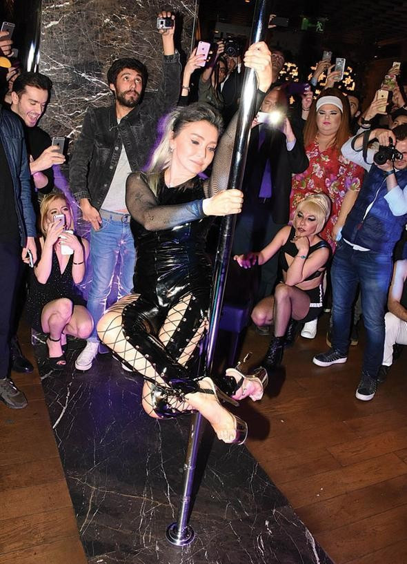 Yonca'dan 40.yıla özel direk dansı - Resim: 2