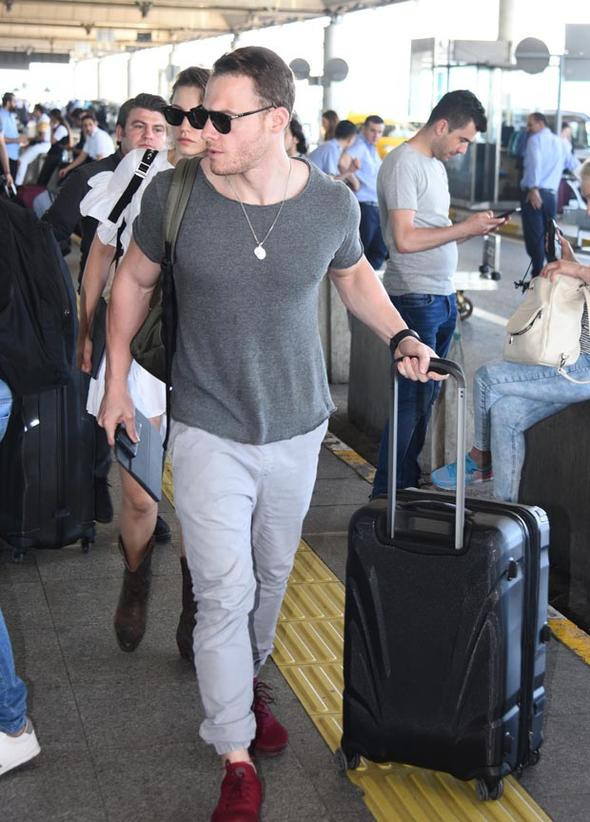 Serenay Sarıkaya Kerem Bursin çiftine neler oluyor yüzü bu halde! - Resim: 3