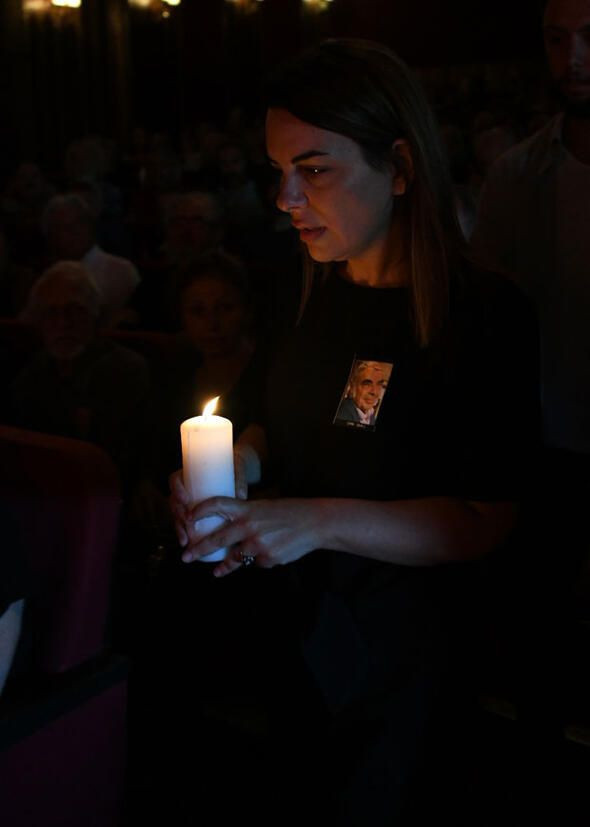 Usta oyuncu Enis Fosforoğlu'na kızı gözyaşlarıyla veda etti - Resim: 3
