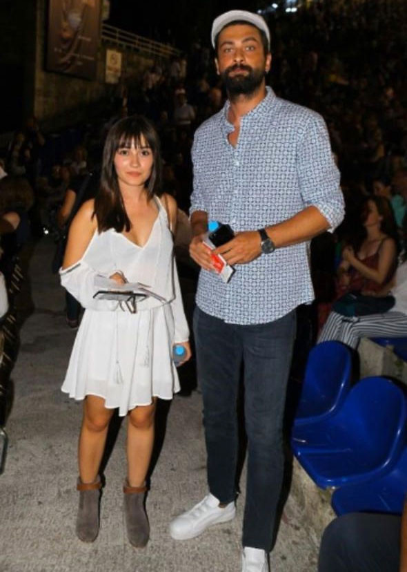 Yasak Elma dizisi oyuncusu sosyal medyayı salladı! Boy farkı 30 santim olunca... - Resim: 3