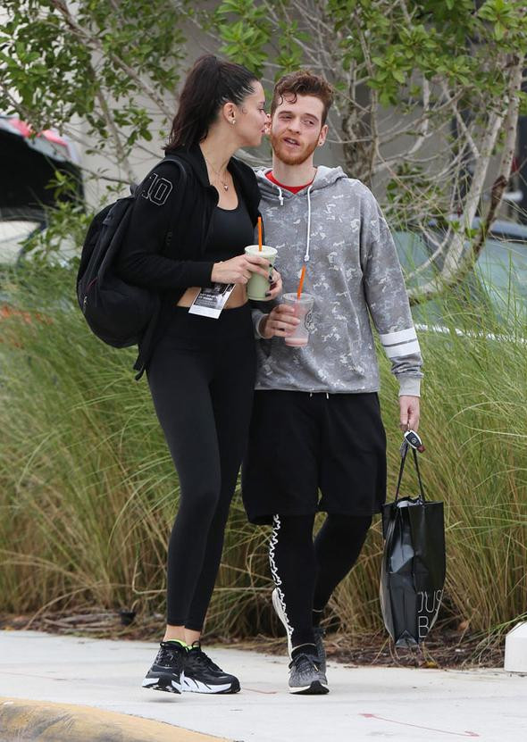 Aşk sokaklara taştı! Adriana Lima-Metin Hara iki adımda bir öpüştü - Resim: 3