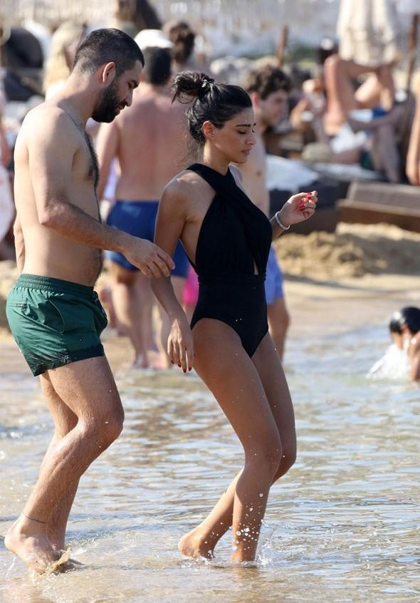 Arda Turan ve sevgilisi Mikonos'ta  - Resim: 4