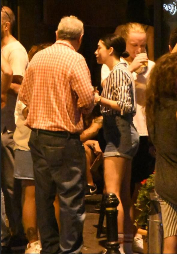 Hazar Ergüçlü 19 yaş büyük sevgilisiyle sarmaş dolaş! - Resim: 4