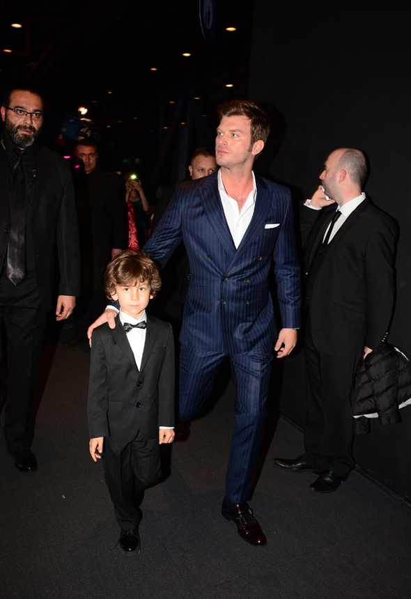 Galaya damga vuran öpücüklü kutlama! - Resim: 2