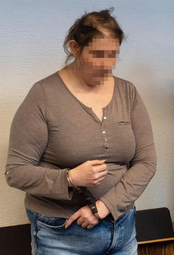 9 yaşındaki oğlunu sapıklara sattı! Detaylar iğrenç - Resim: 3