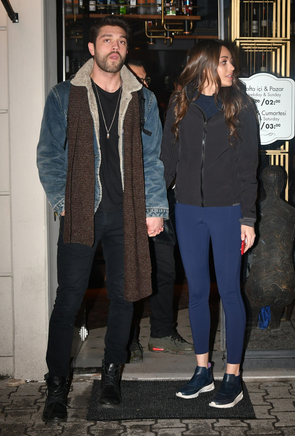 Saklanmaktan vazgeçtiler! İlk kez el ele poz verdiler - Resim: 1