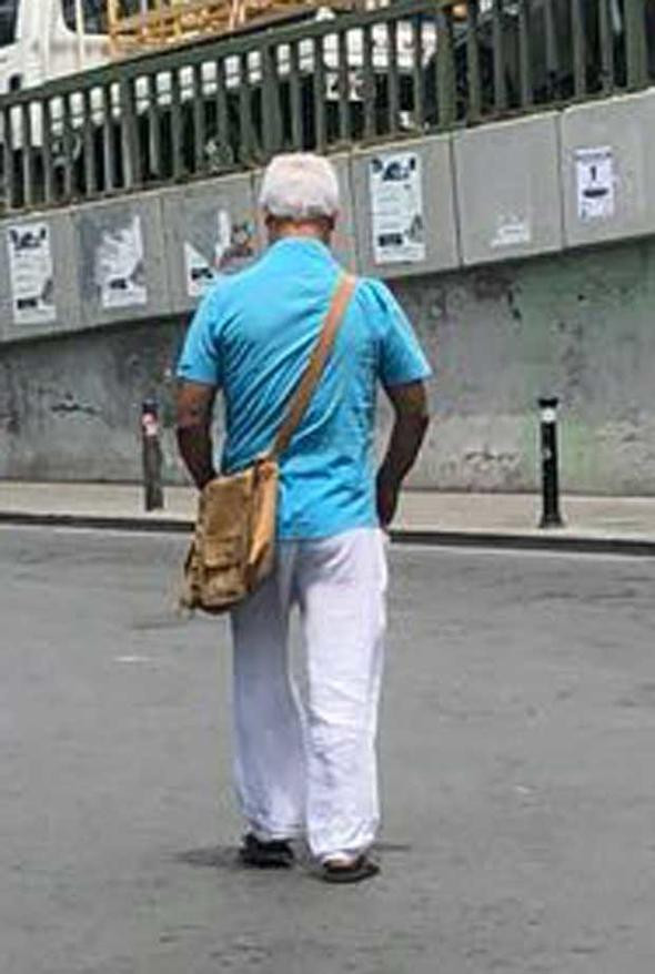 Mütevazı iş adamı onu vapurda görenler hayrete düştü - Resim: 1