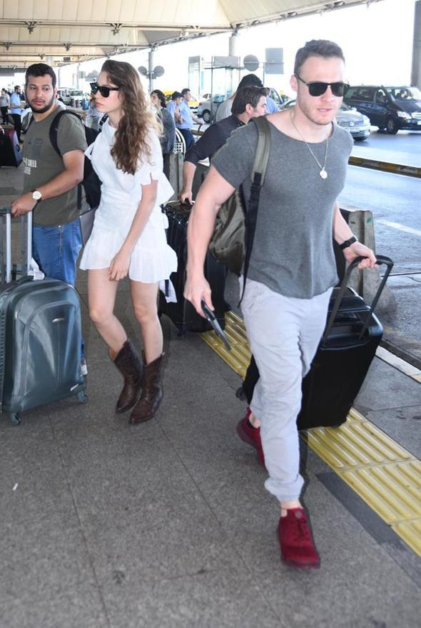 Serenay Sarıkaya Kerem Bursin çiftine neler oluyor yüzü bu halde! - Resim: 4