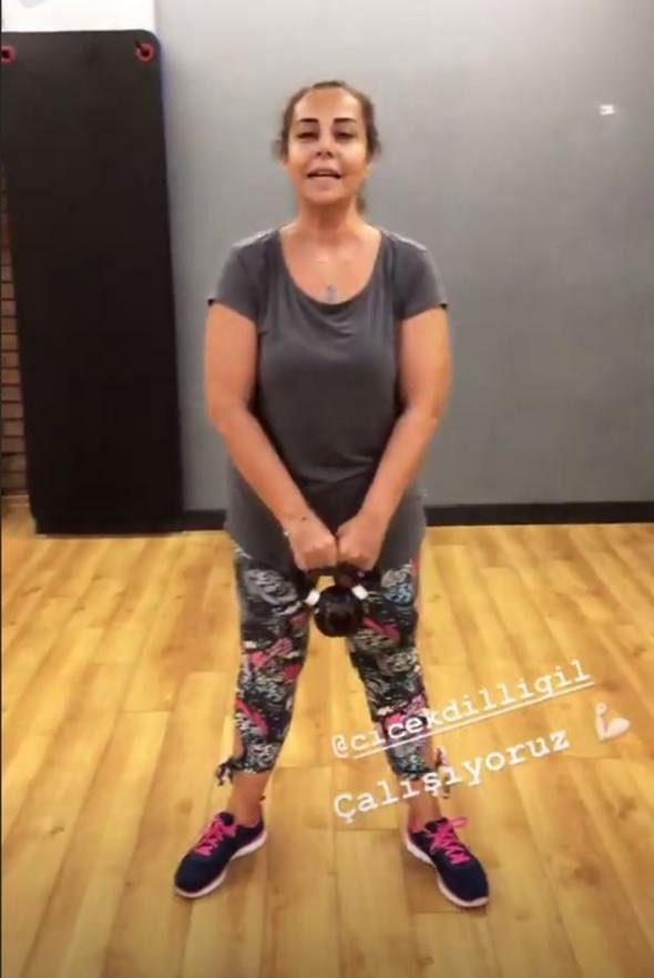 90'lara damga vuran Kaygısızlar dizisiyle tanınmıştı! Çiçek Dilligil'in son hali şaşırttı - Resim: 3