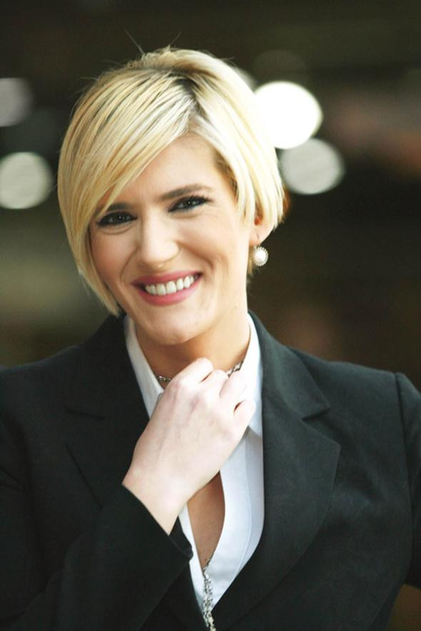 Bacağım gözüküyor mu dedi canlı yayında skandal olay - Resim: 2