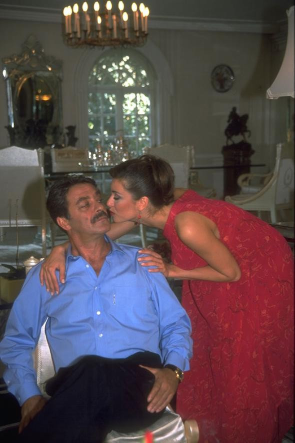 Tuvalette aşk kaçamağı yapıyordu içeriden sesler gelince... O ünlü fena yakalandı! - Resim: 2