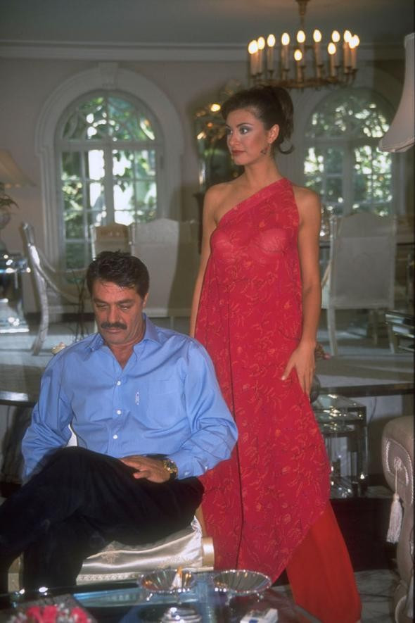 Tuvalette aşk kaçamağı yapıyordu içeriden sesler gelince... O ünlü fena yakalandı! - Resim: 3