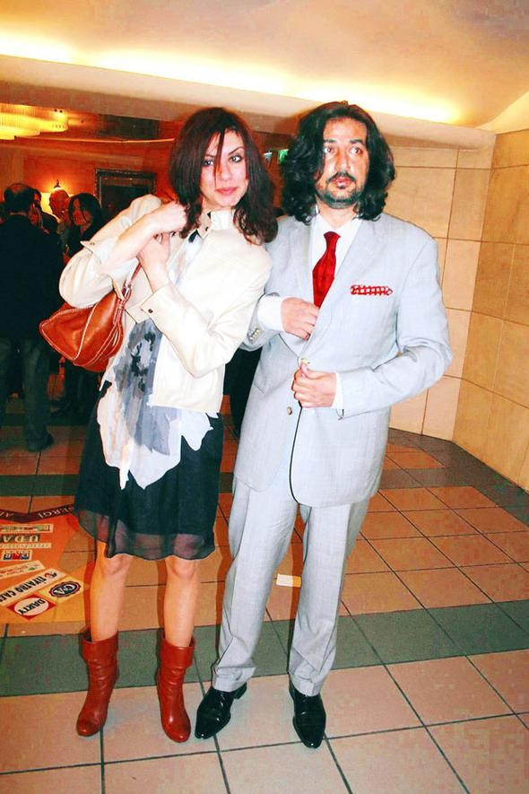 Tuvalette aşk kaçamağı yapıyordu içeriden sesler gelince... O ünlü fena yakalandı! - Resim: 4