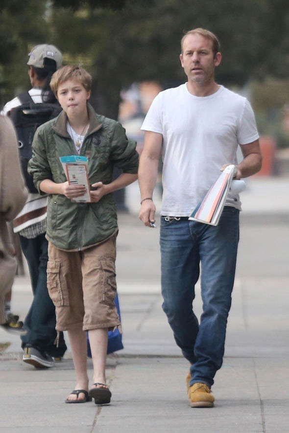 Angelina Jolie ve Brad Pitt'ın kızları cinsiyet mi değiştiriyor? İyice erkek çocuğu oldu - Resim: 2