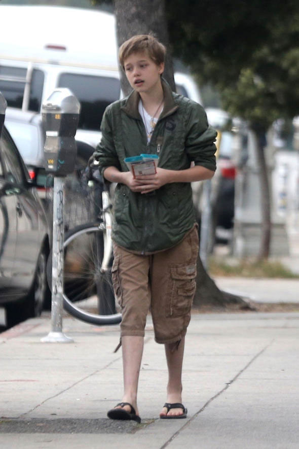 Angelina Jolie ve Brad Pitt'ın kızları cinsiyet mi değiştiriyor? İyice erkek çocuğu oldu - Resim: 3