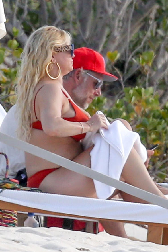 Paparaziler fena yakaladı! Kilolarına havlulu kamuflaj - Resim: 4