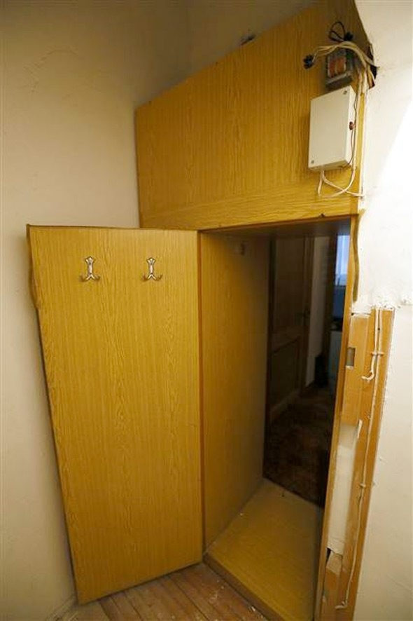 FETÖ okulunda iple açılan gizli odadan bakın neler çıktı! - Resim: 2