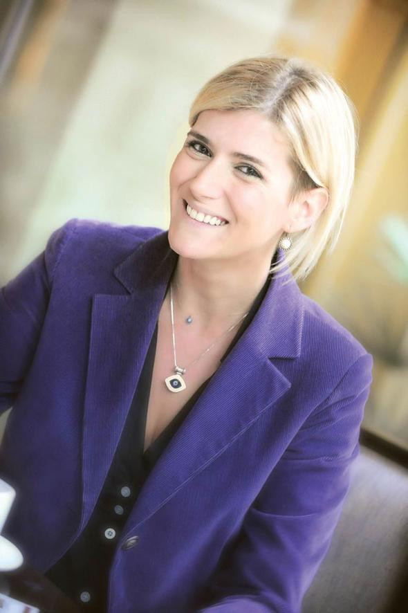 Bacağım gözüküyor mu dedi canlı yayında skandal olay - Resim: 3