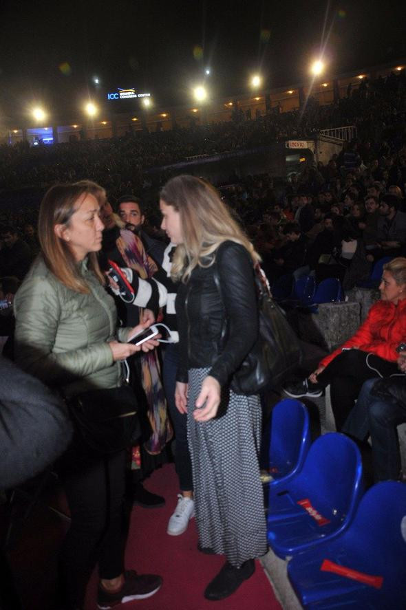 Eşinin konserinde neye uğradığını şaşırdı! - Resim: 2