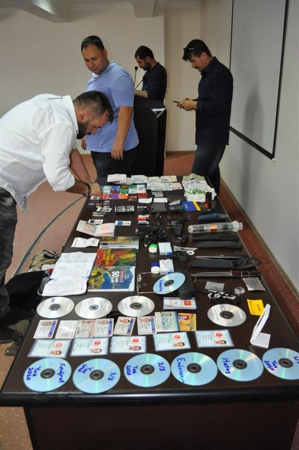 İşte Atalay Filiz'in çantasından çıkanlar! Detaya dikkat - Resim: 3