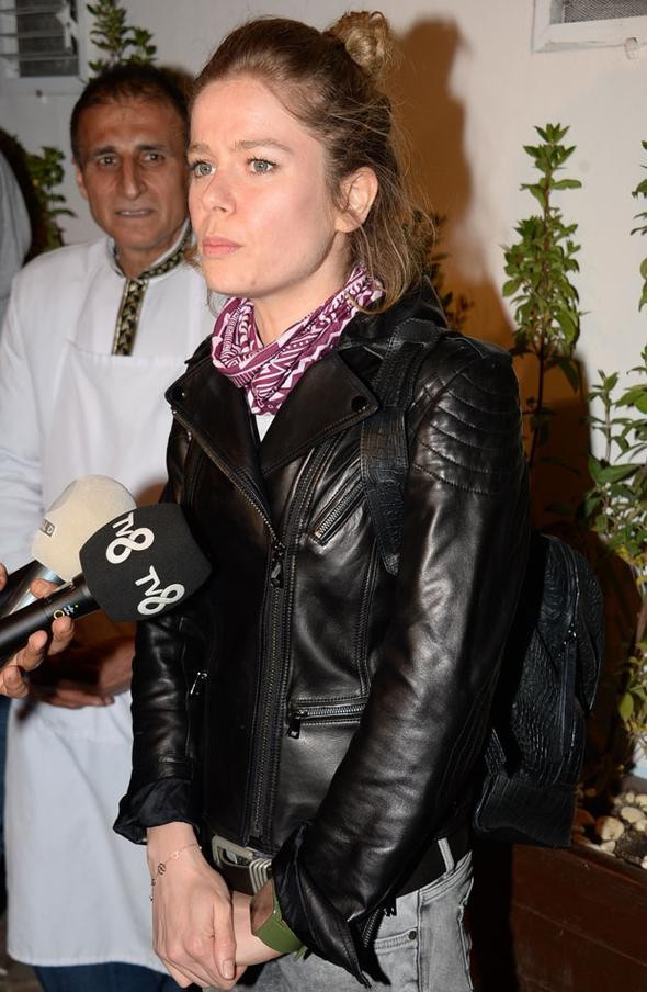 Burcu Biricik sokak satıcısı çocuğa kıyamadı - Resim: 3
