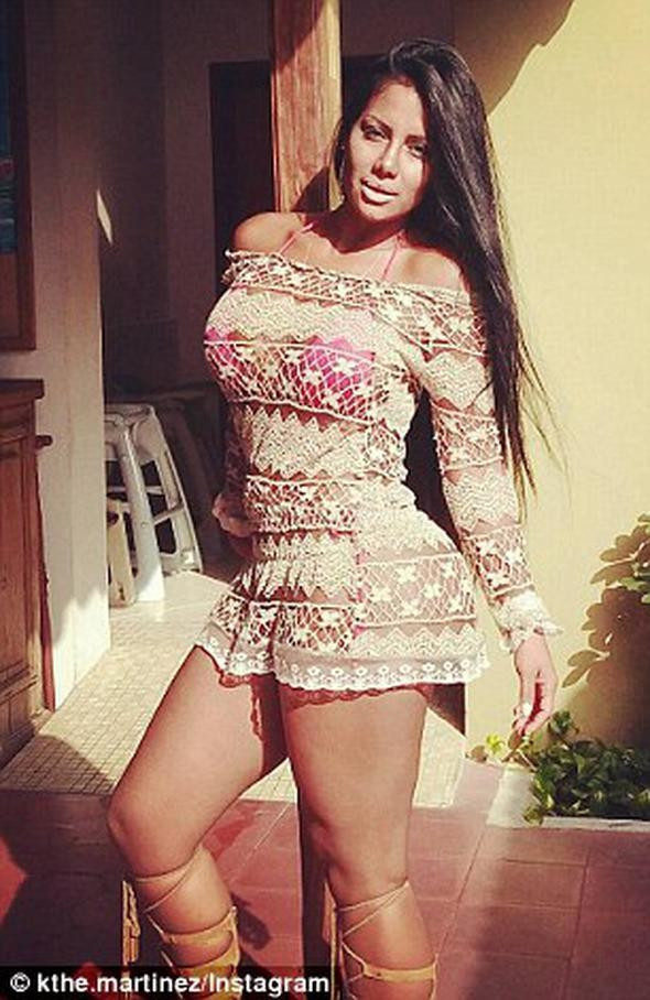 Ünlü modeli zorla soyup... Böyle rezalet görülmedi! - Resim: 2