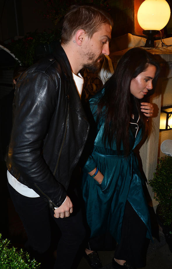 Caner'den eşine servet değerinde bebek hediyesi! - Resim: 3