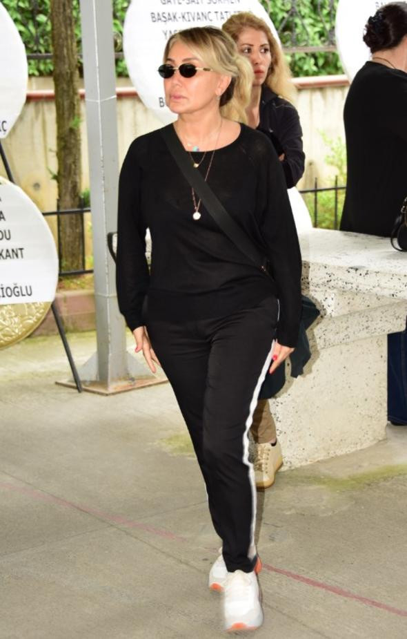 Demet Akbağ'ın acı kaybı! Dostları yalnız bırakmadı - Resim: 4