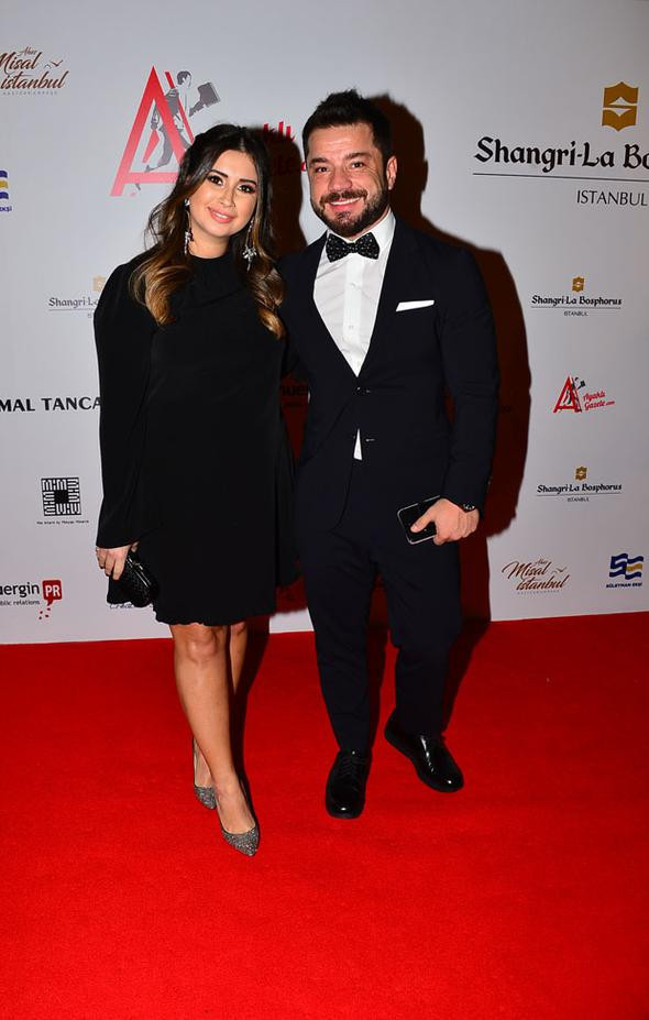 Göğüs dekoltesi derin yırtmacıyla gözleri şaşı etti - Resim: 2