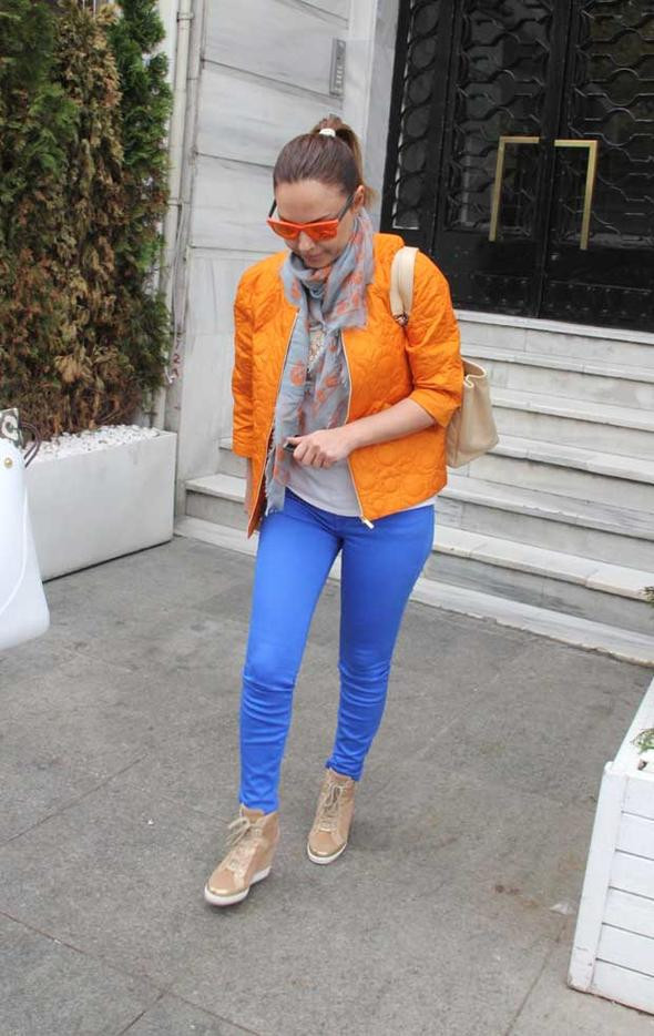 Ebru Gündeş doktoru ayağına çağırıyor! Yalıda botoks keyfi - Resim: 3