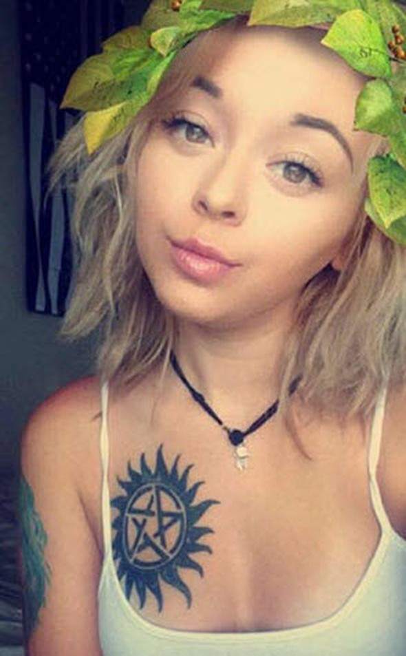 Kızı gibi poz verdi instagram'da olay oldu - Resim: 2