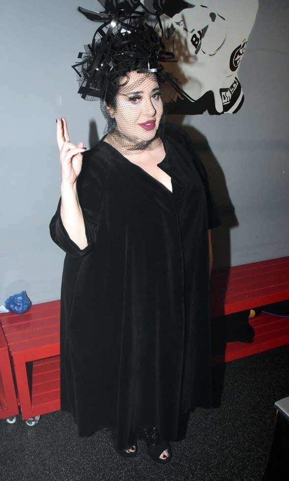 Ivana Sert ile Nur Yerlitaş dudak dudağa poz verdi - Resim: 2