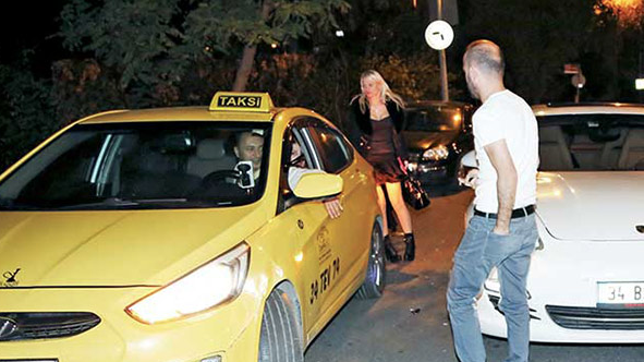 Seçkin Piriler yeni sevgilisiyle yakalandı mekana geri kaçtı - Resim: 4