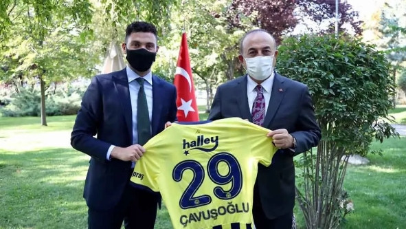 Türk siyasetçilerin tuttuğu takımlar belli oldu! Bakın kim hangi takımlı çıktı - Resim: 32