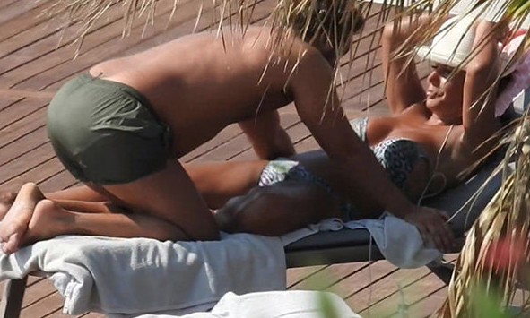 Bodrum'da aşka geldiler! Asena'yı öpücüklere boğdu - Resim: 1