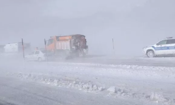 Kayseri'de yolcu otobüsü devrildi! Çok sayıda yaralı var - Resim: 1