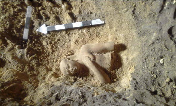 Mısır'da eli göğsünde bulunan 3800 yıllık heykelin sırrı çözülemedi  - Resim: 4