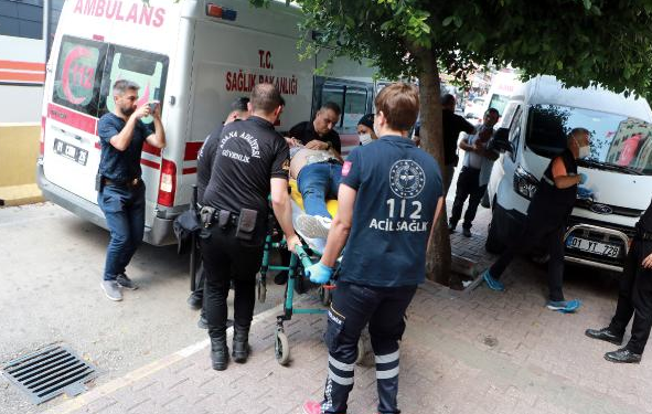 Adana Adliyesi'nde iki grup arasında silahlı kavga! Çok sayıda yaralı - Resim: 0