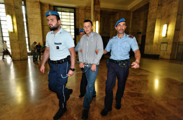 6 gün kelepçeli tutuldu: Ölmemek için ilişkiye girmek istedim - Resim: 3