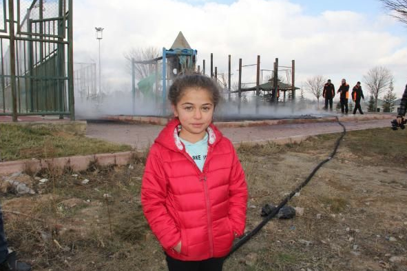 Olay yeri Kayseri! Çocuk parkını benzin dökerek yaktılar - Resim: 2
