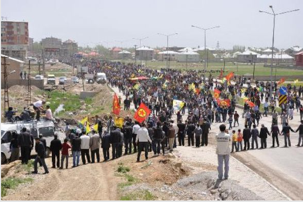 Yüksekova sokakları yine karıştı - Resim: 3