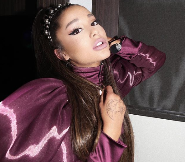 Dünyaca ünlü şarkıcının yaladığı lolipop rekor fiyata satışa çıktı! - Resim: 3