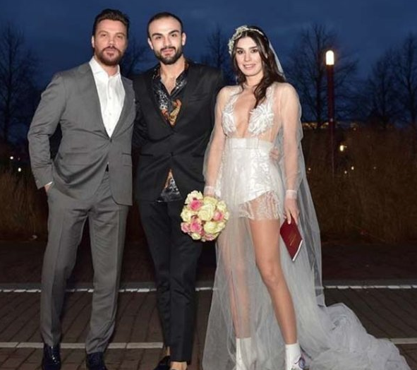 Sinan Akçıl ile Burcu Kıratlı boşanıyor mu eşinin yarı çıplak gelinliğine tepki göstermişti - Resim: 3