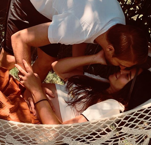 Caner Erkin Şükran Ovalı çiftinden kızlarına duygusal mesaj! - Resim: 2