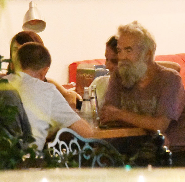 70'lik çapkın! 48 yaş küçük sevgilisiyle yakalandı - Resim: 3