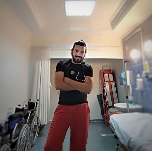 Ahlaksız teklifler bilerek kolunu kıranlar! Bunlar nasıl doktor - Resim: 1