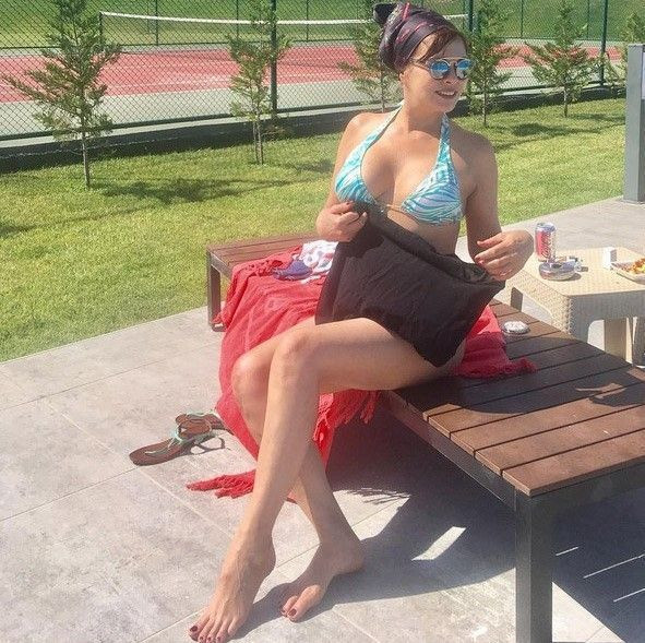 55'lik Aydan Şener'in bikinili fotoğrafı olay oldu - Resim: 2