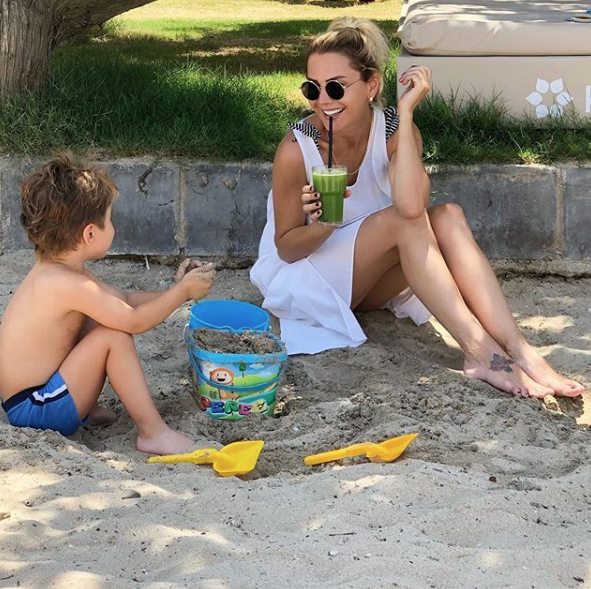 Söylemezsem Olmaz araya girdi! Ece Erken'in tatil pozları sosyal medyayı salladı - Resim: 1